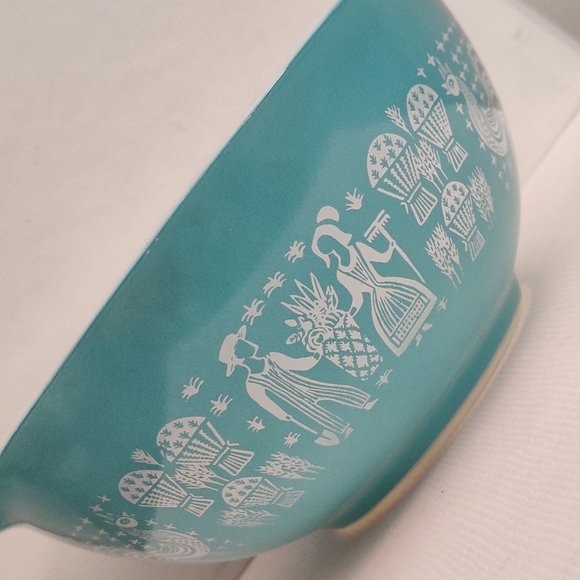 Vintage 50s Turquoise Amish Butterprint Pyrex Bowl - Picture 10 of 10